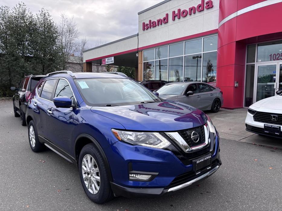 2017 Nissan Rogue SV display photo