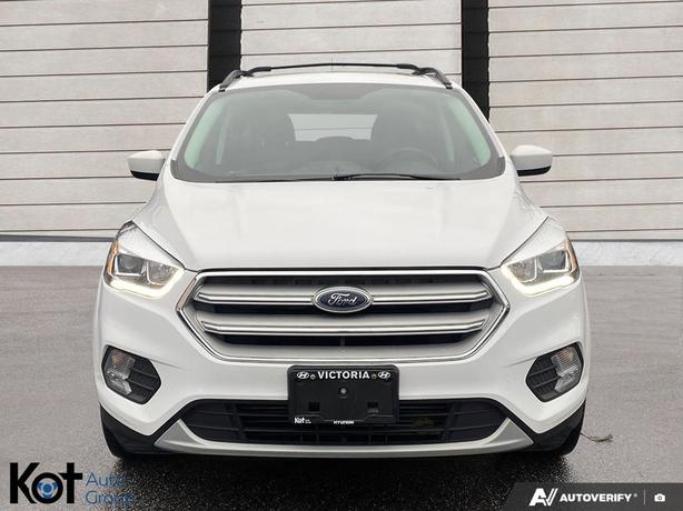 2019 Ford Escape SEL BLUETOOTH APPLE CARPLAY! POWERED TAILGATE! image 2