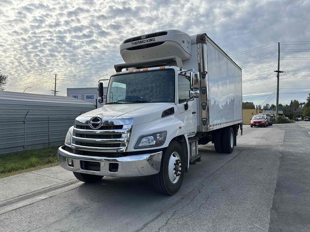 2018 Hino 338 image 3