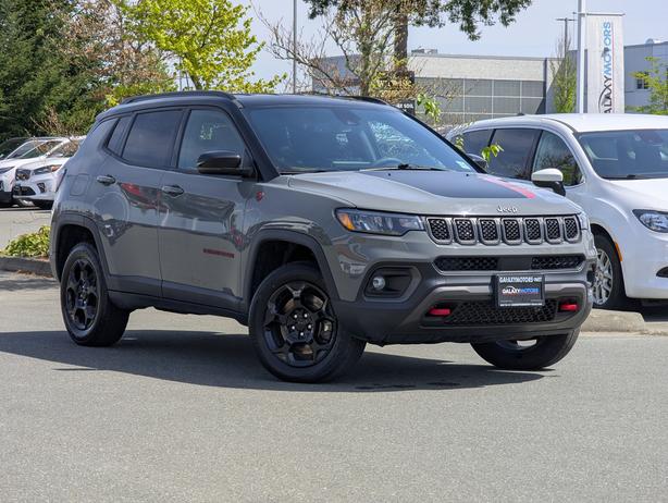2023 Jeep Compass Trailhawk - 4x4, No Accidents, Heated Seats image 4