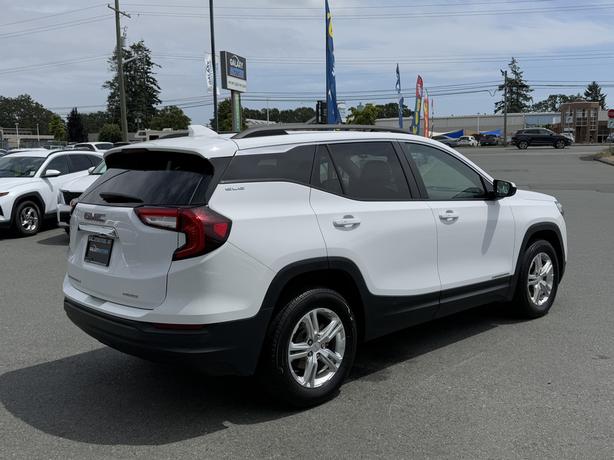 2024 GMC Terrain SLE AWD - Power Driver Seat & Premium Audio System image 6