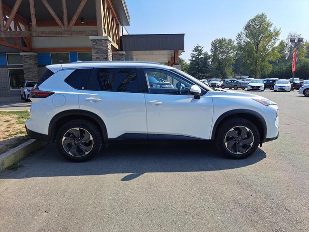 2024 Nissan Rogue SV - Heated Seats, Heated Wheel, Moonroof image 5