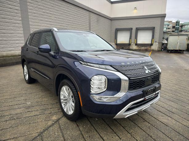 2024 Mitsubishi Outlander LE - Navigation, MultiView Cameras, Power Liftgate image 4