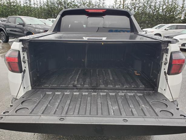 2025 Hyundai Santa Cruz Preferred AWD - No Accidents, Low Kms image 8