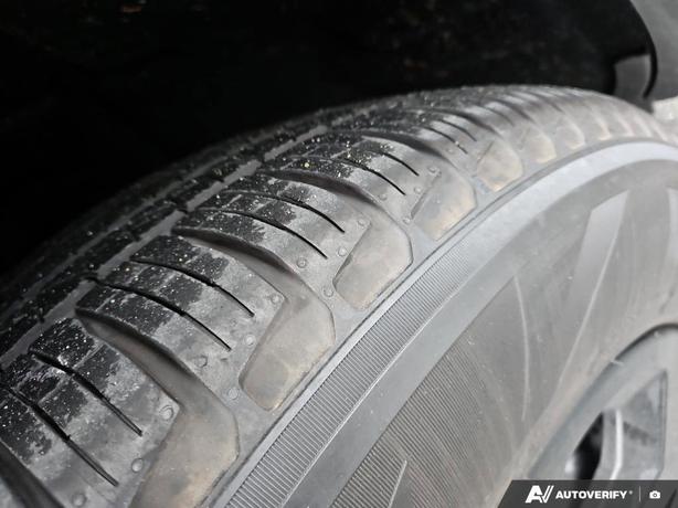 2021 Land Rover Defender S AWD | Heated Seats | Sunroof! image 7