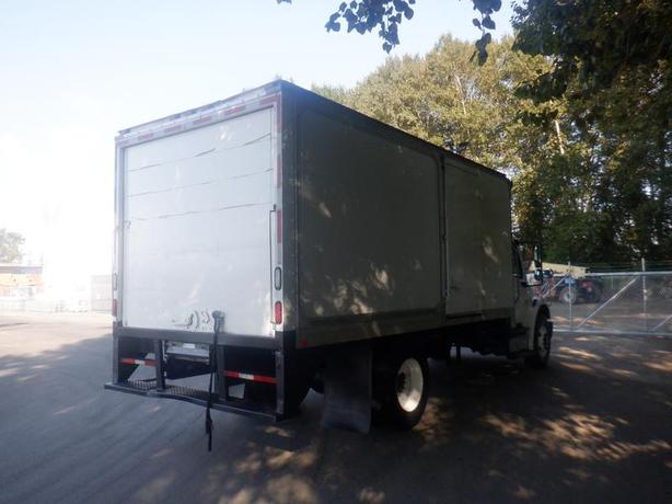 2011 Freightliner M2 106 18 foot Cube Van With Ramp Air Brakes Diesel image 4