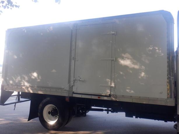 2011 Freightliner M2 106 18 foot Cube Van With Ramp Air Brakes Diesel image 6