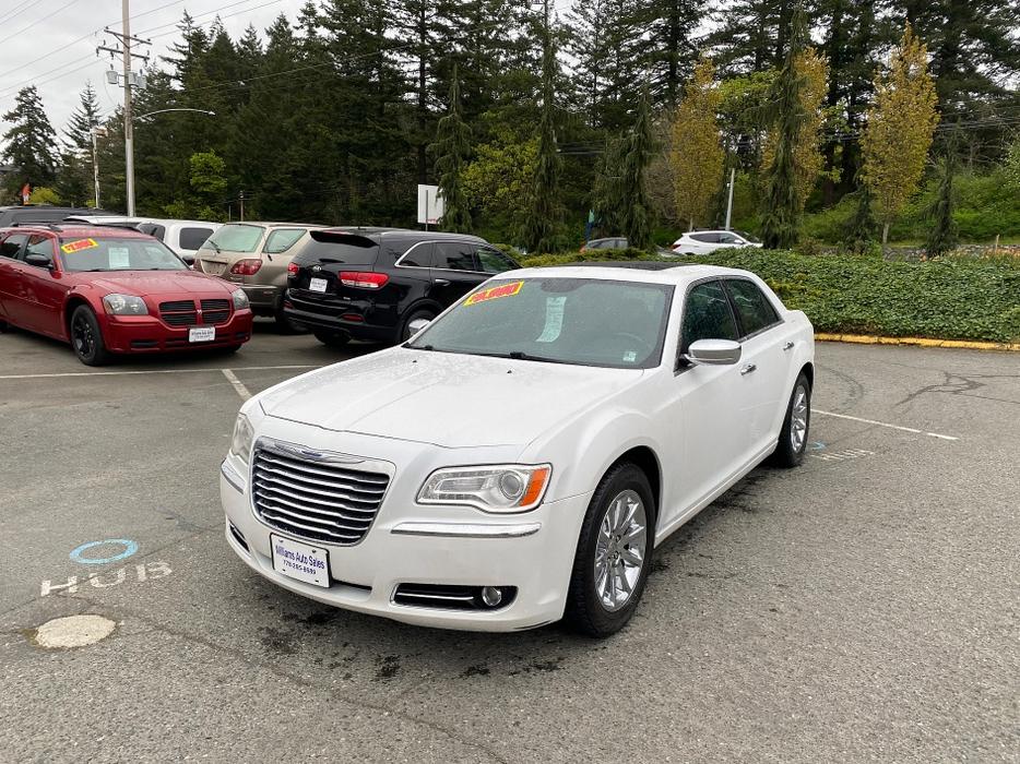 2012 Chrysler  300 Limited fully equipped display photo