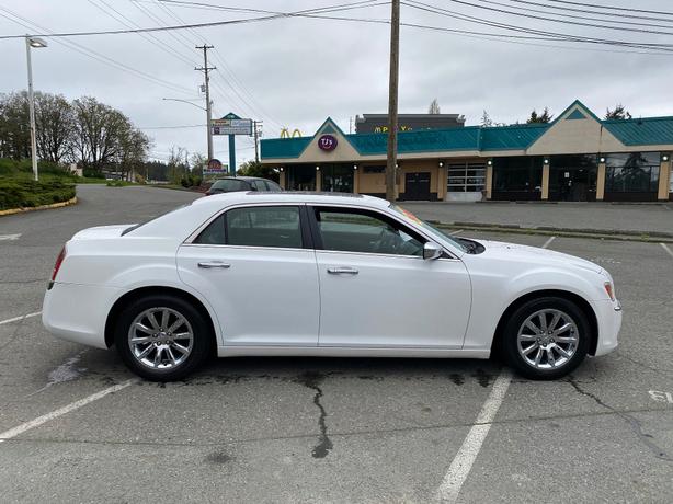 2012 Chrysler  300 Limited fully equipped image 4