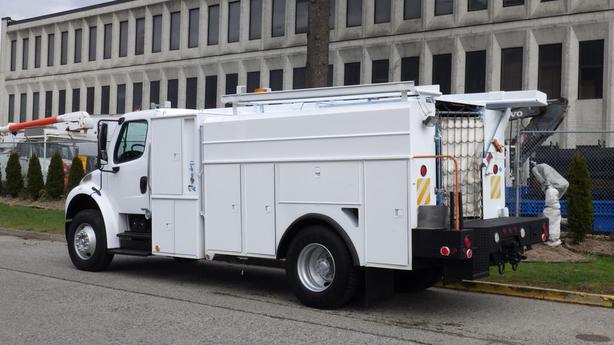 2006 Freightliner M2 106 Medium Duty Service Truck Dually CNG Natural Gas image 7