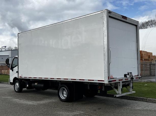 2019 Hino 195 18 Foot Cube Van with Cargo Ramps Diesel image 7