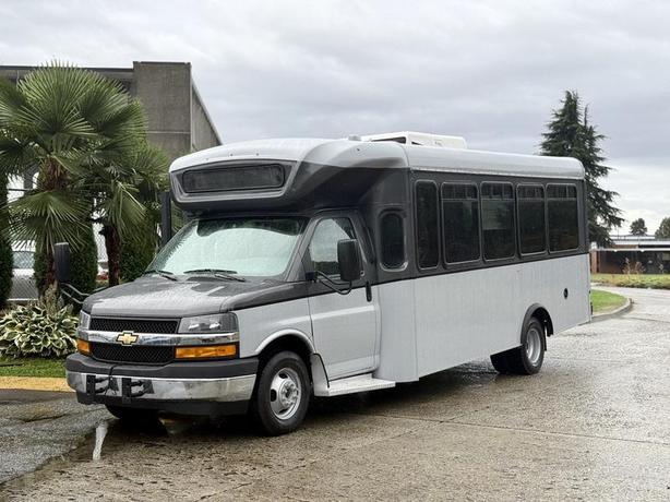 2020 Chevrolet Express 4500 22-Passenger Wheelchair Accessible Bus with Ramp image 4