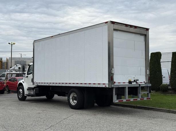 2018 Freightliner M2 106 22 Foot Cummins Reefer Cube Van image 7