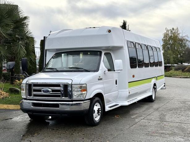 2009 Ford Econoline E-450 13 Passenger Diesel Bus with Wheelchair Lift image 4