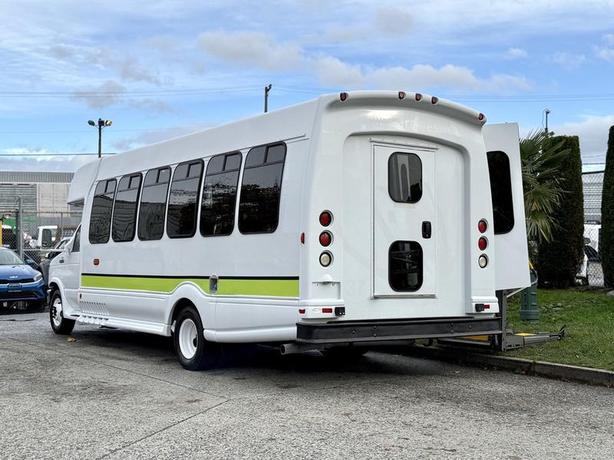 2009 Ford Econoline E-450 13 Passenger Diesel Bus with Wheelchair Lift image 8