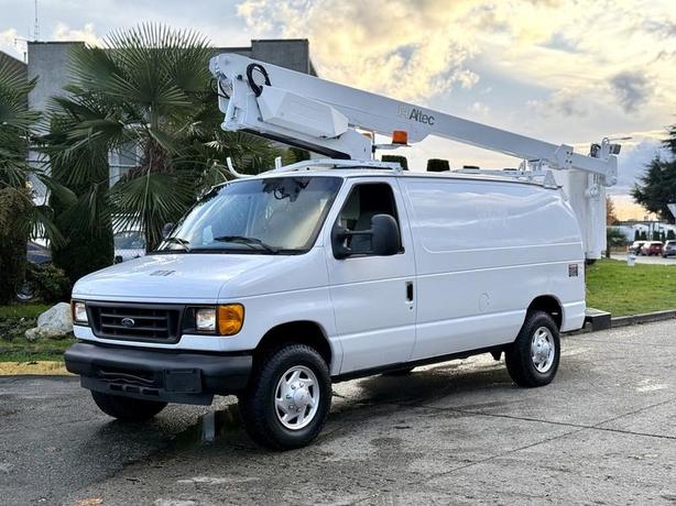 2007 Ford Econoline E-350 Bucket Van with Altec AT200AV Lift – 30 ft Reach image 4