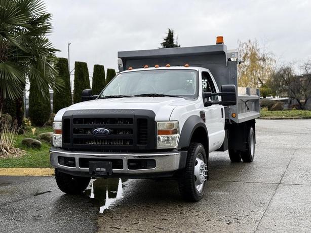 2008 Ford F-550 Regular Cab 2WD 11-Foot Diesel Dump Truck image 4