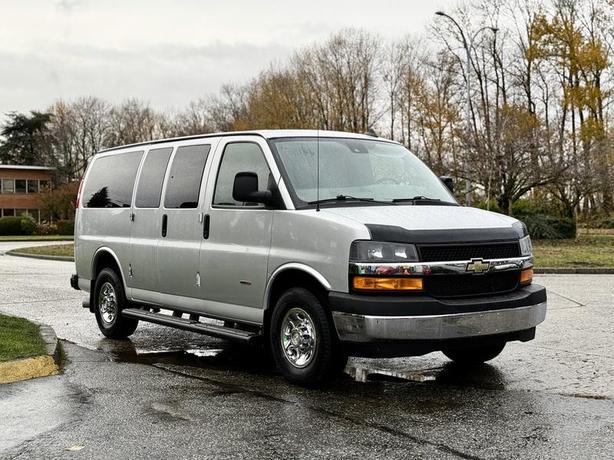 2021 Chevrolet Express 3500 LT Duramax Diesel 12-Passenger Van image 1