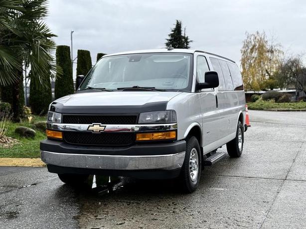 2021 Chevrolet Express 3500 LT Duramax Diesel 12-Passenger Van image 4