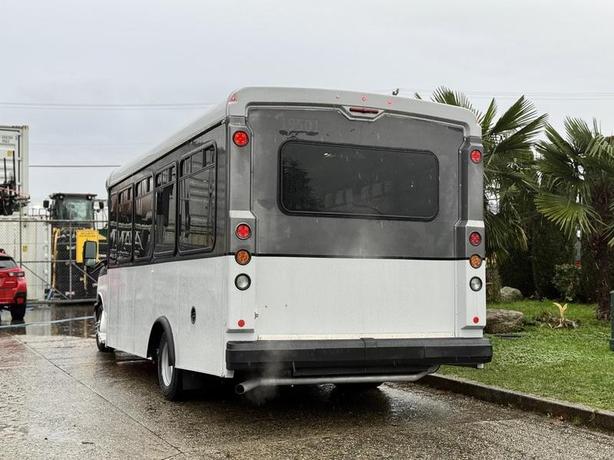 2019 Chevrolet Express 4500 22-Passenger Bus with Wheelchair Ramp image 8