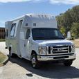 2013 Ford Econoline E-350 Super Duty 13-Passenger Wheelchair Lift Bus thumbnail image 2