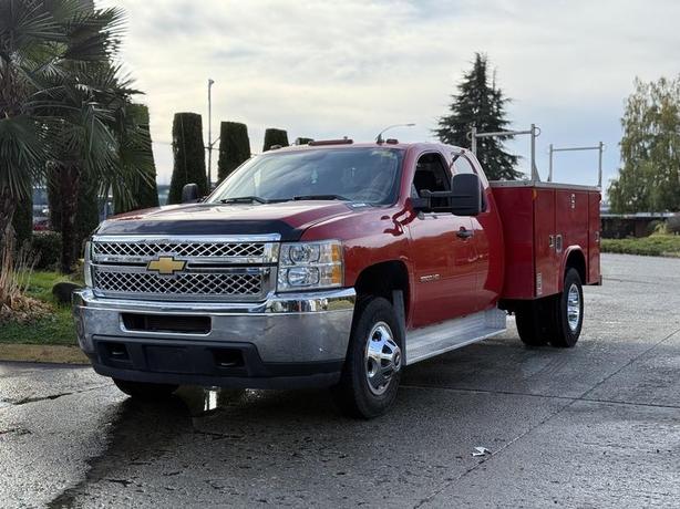 2013 Chevrolet Silverado 3500HD Service Truck with Storage Compartments – Exte image 4