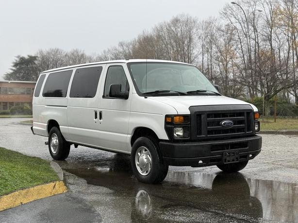 2013 Ford E-350 XL Super Duty 15-Passenger Van image 1