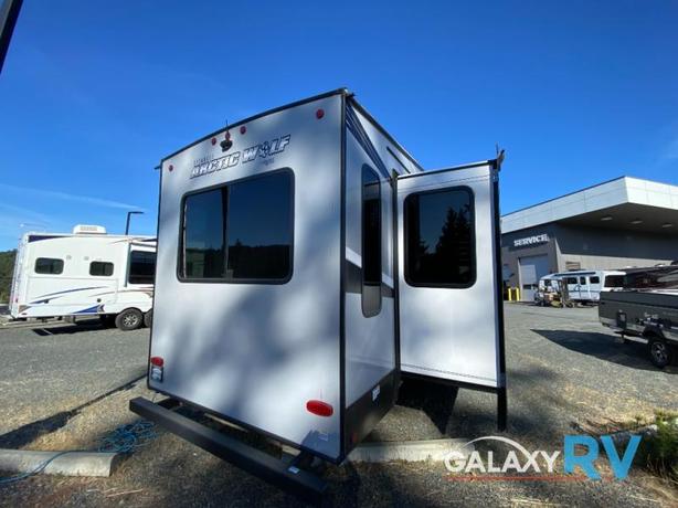 Used 2022 Forest River RV Arctic Wolf 327MB image 5