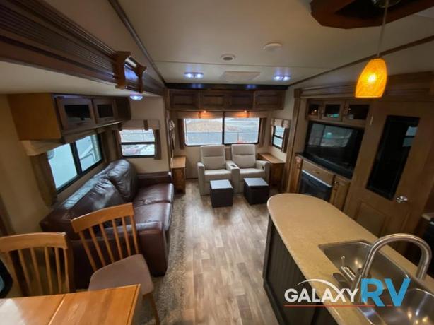 Used 2015 Grand Design Reflection 337RLS image 4