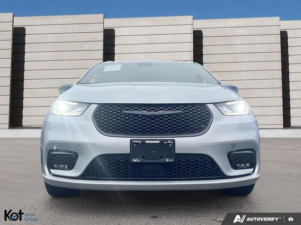 2024 Chrysler Pacifica Touring-L image 2