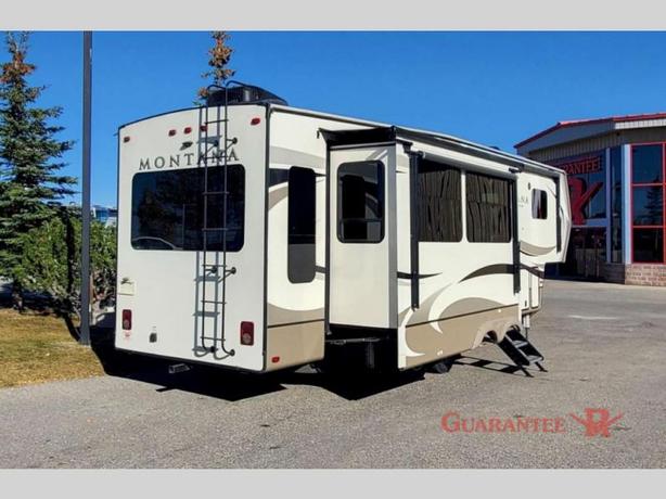 Used 2019 Keystone RV Montana 3120RL image 5