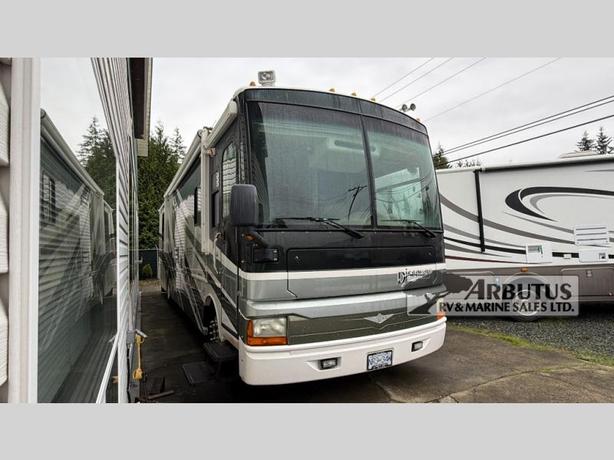 Used 2003 Fleetwood RV Discovery 39L image 1