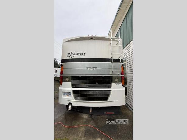Used 2003 Fleetwood RV Discovery 39L image 5
