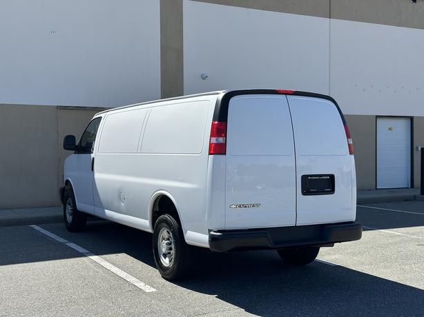 2023 Chevrolet Express image 4