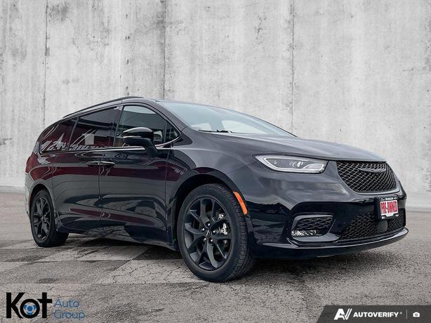 2023 Chrysler Pacifica Touring L | Power Sunroof | Remote Start | Heated Seats & image 3