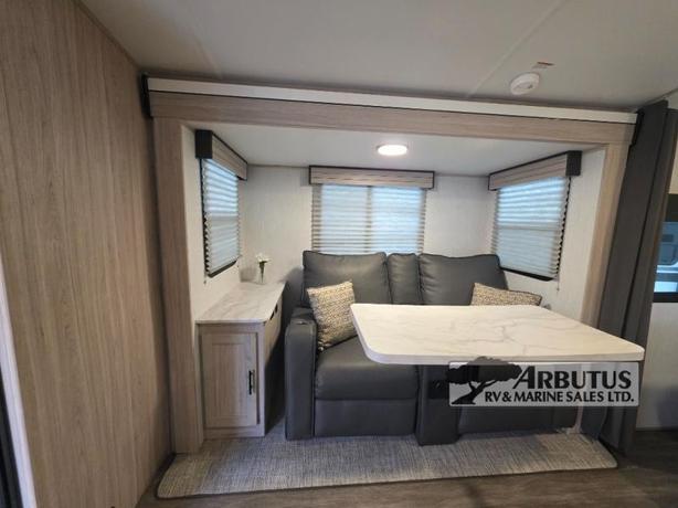 Used 2022 Cruiser Shadow Cruiser 225RBS image 7