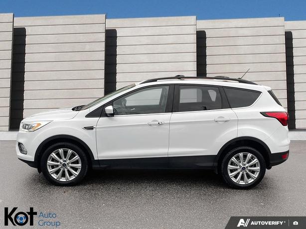 2019 Ford Escape SEL BLUETOOTH APPLE CARPLAY! POWERED TAILGATE! image 3