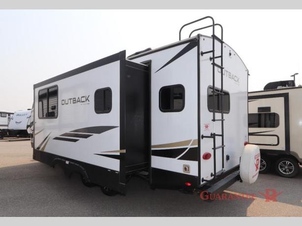 Used 2023 Keystone RV Outback Ultra Lite 221UMD image 5