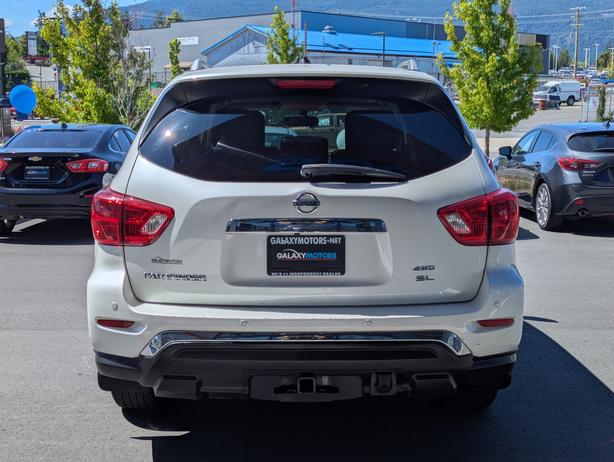 2018 Nissan Pathfinder S - 4x4, Sunroof, Navigation, Heated Seats image 7