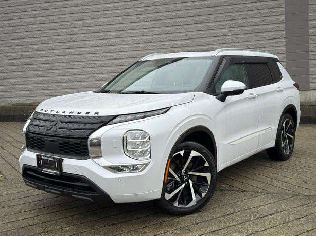 2024 Mitsubishi Outlander image 2