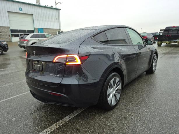 2024 Tesla Model Y Long Range AWD | GPS Navigation | Heated Seats! image 4