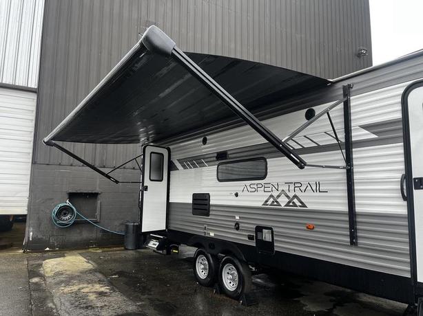 2022 Aspen Trail 28 Foot Travel Trailer With 1 Slide Out image 6