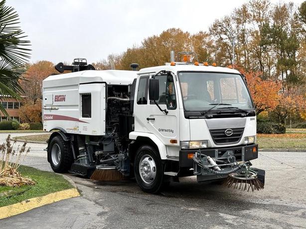 2009 UD Trucks UD 3300 Elgin Crosswind Regenerative Air Sweeper (Nissan Diesel C image 1