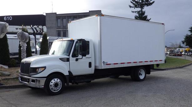 2012 International TerraStar 16 Foot Cube Van 3 Seater Diesel image 5