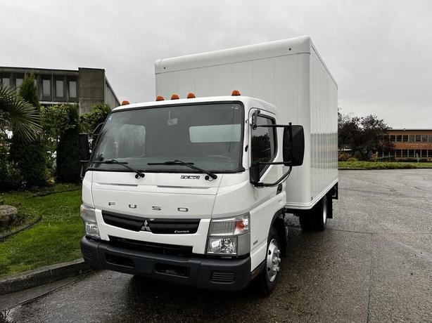 2012 Mitsubishi Fuso FE 12 Foot Cube Van 3 Seater Diesel image 4