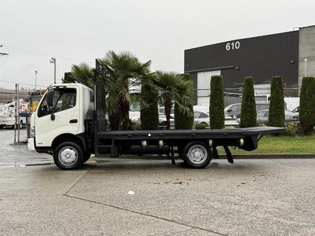 2015 Hino 195 16-Foot Flat Deck Truck Diesel image 6