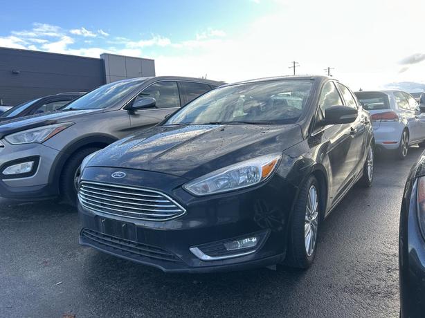 2015 Ford Focus Titanium AUTO, KEYLESS ENTRY, POWER LOCKS AND WINDOWS, VOICE COM image 1