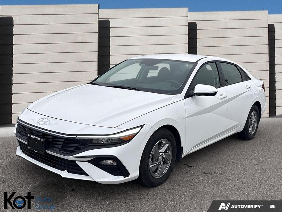 2025 Hyundai Elantra Essential display photo