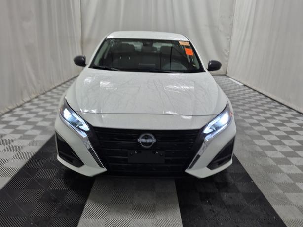 2024 Nissan Altima S AWD | Heated Seats | GPS Navigation! image 3