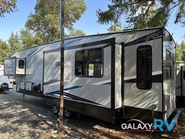 Used 2022 Forest River RV Cherokee Arctic Wolf Suite 3550 image 5